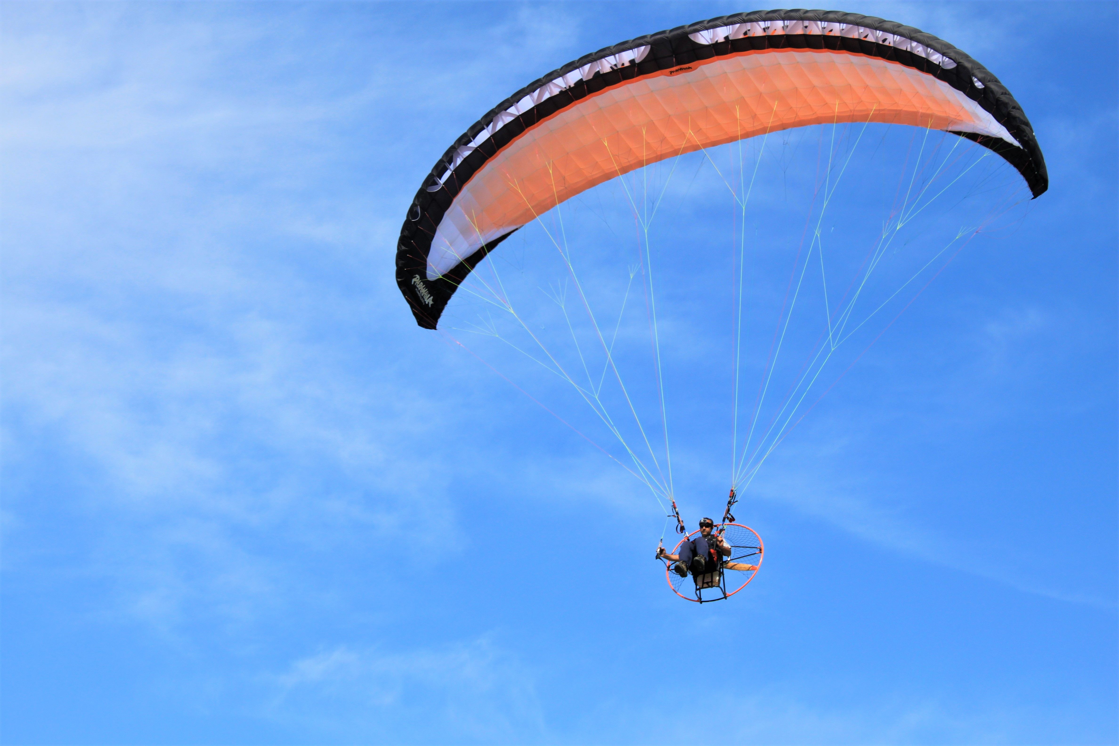 Paramotor en vuelo